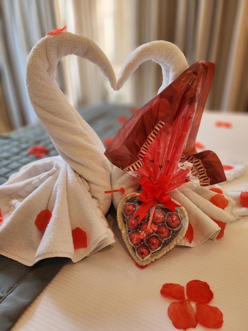 Pousada Luis XV Campos do Jordão Extérieur photo A heart-shaped box of chocolates