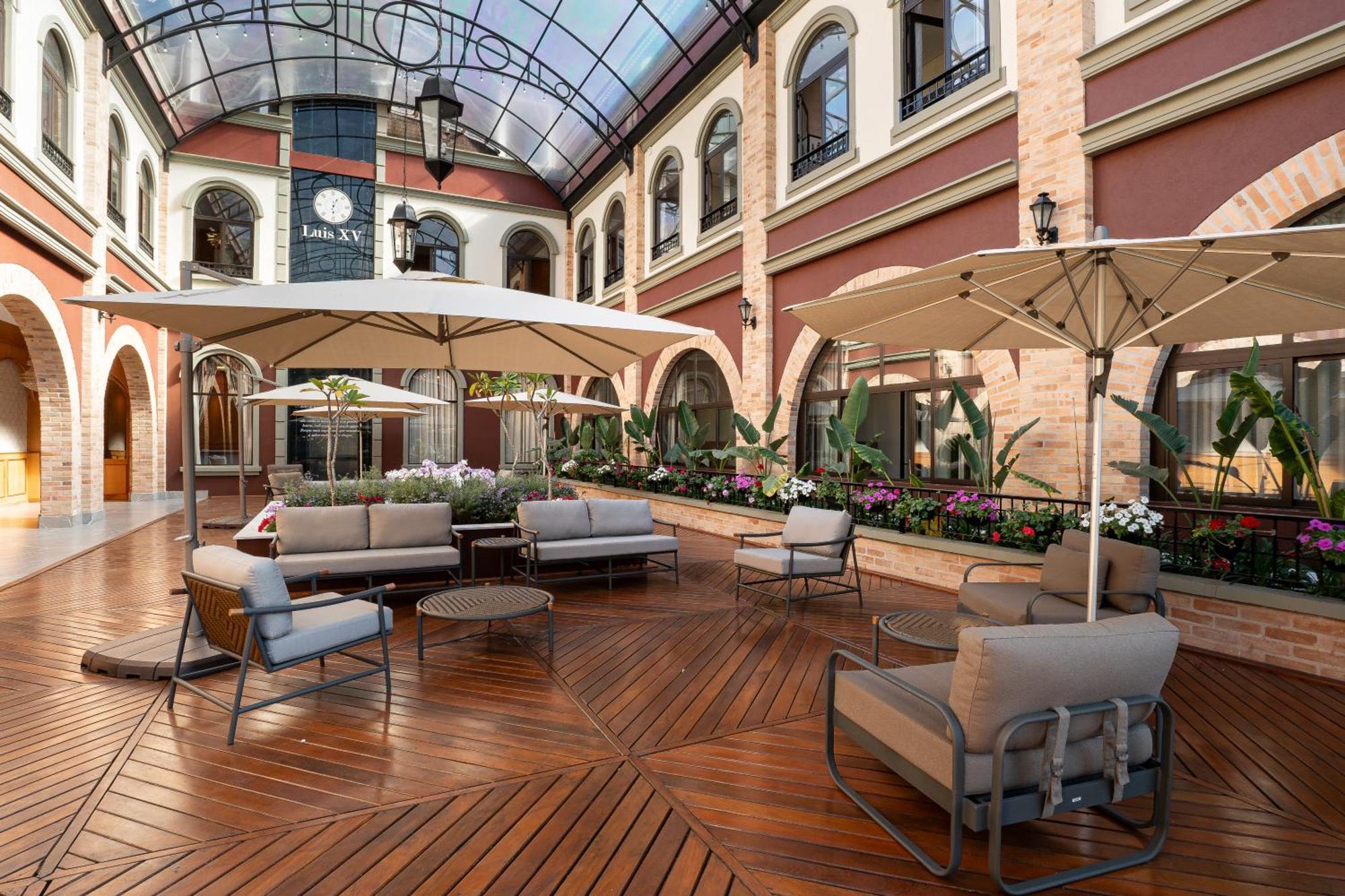 Pousada Luis XV Campos do Jordão Extérieur photo The interior of the hotel