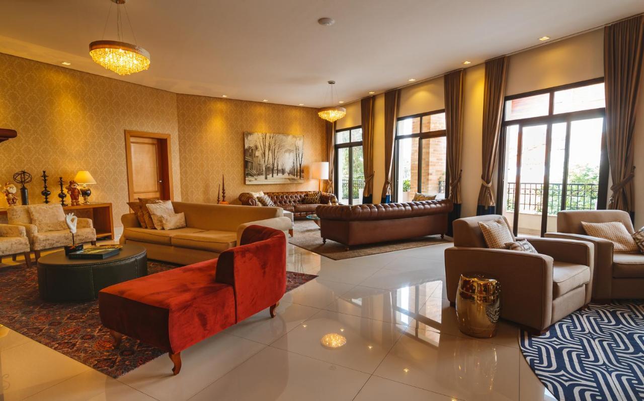 Pousada Luis XV Campos do Jordão Extérieur photo The interior of the hotel