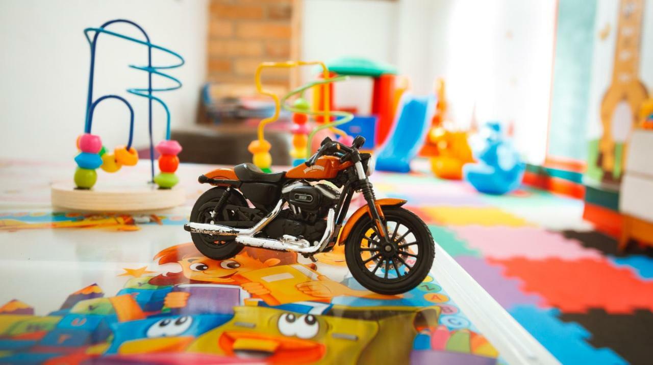 Pousada Luis XV Campos do Jordão Extérieur photo A toy motorcycle
